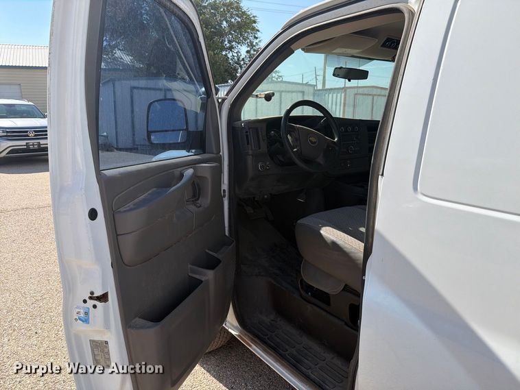 image for item DV8603 2015 Chevrolet Express 3500 van