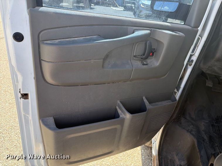 image for item DV8603 2015 Chevrolet Express 3500 van