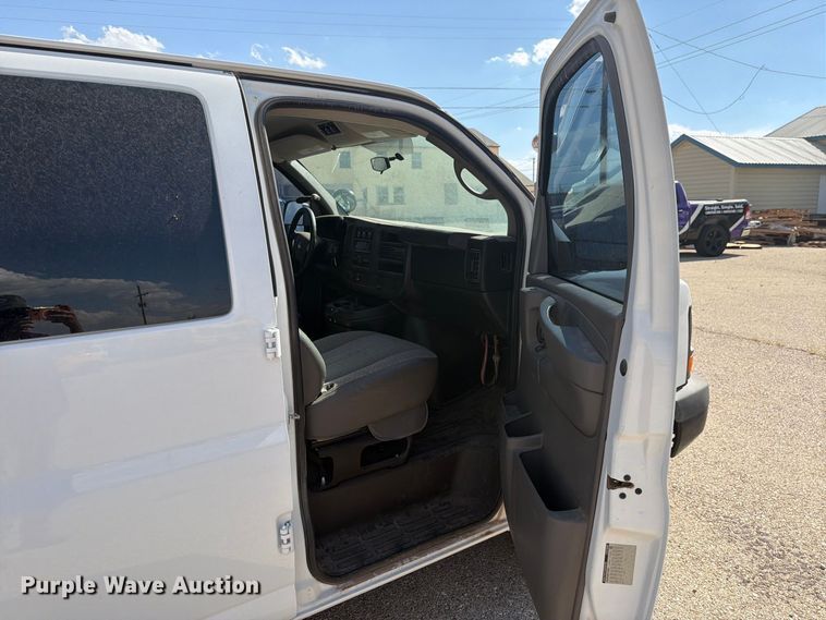 image for item DV8603 2015 Chevrolet Express 3500 van