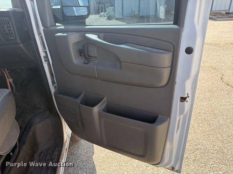 image for item DV8603 2015 Chevrolet Express 3500 van