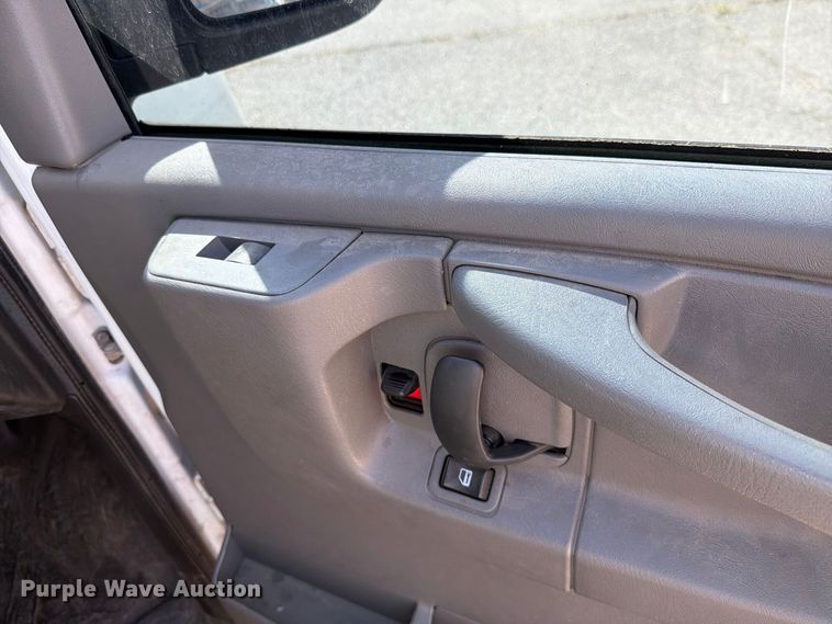 image for item DV8603 2015 Chevrolet Express 3500 van