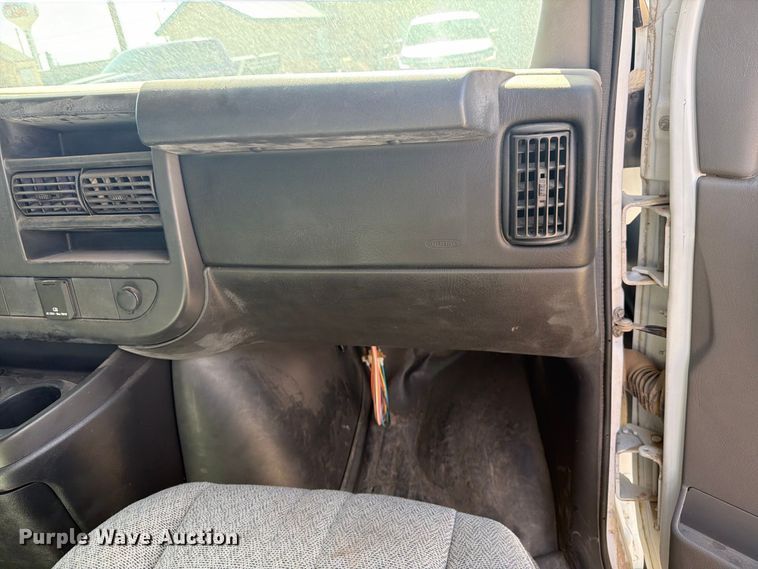 image for item DV8603 2015 Chevrolet Express 3500 van
