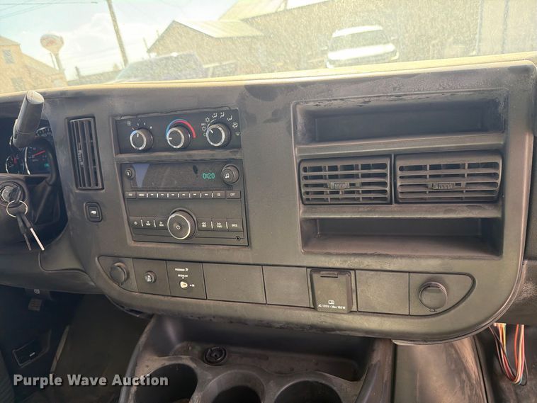 image for item DV8603 2015 Chevrolet Express 3500 van
