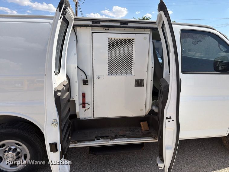 image for item DV8603 2015 Chevrolet Express 3500 van