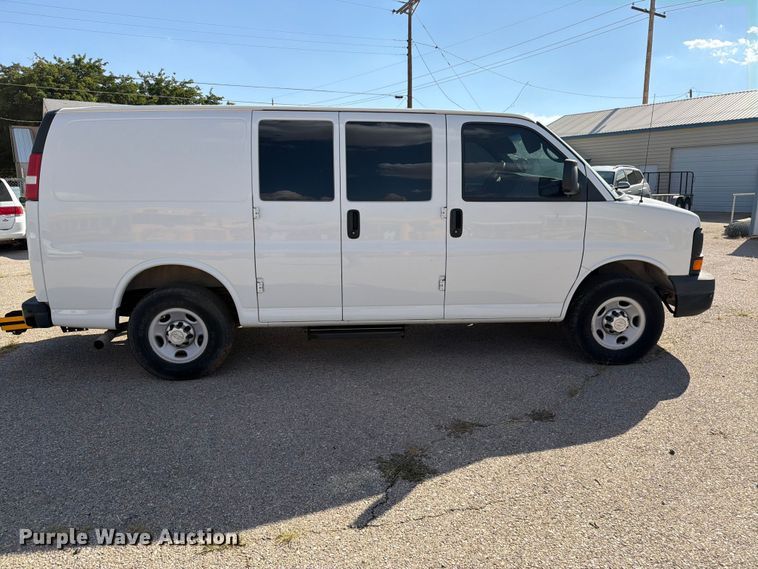 image for item DV8604 2015 Chevrolet Express 3500 van