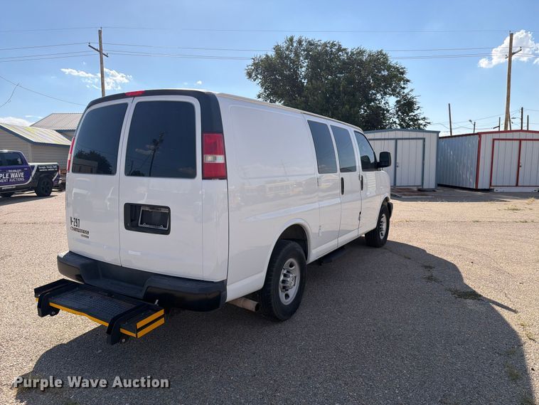 image for item DV8604 2015 Chevrolet Express 3500 van
