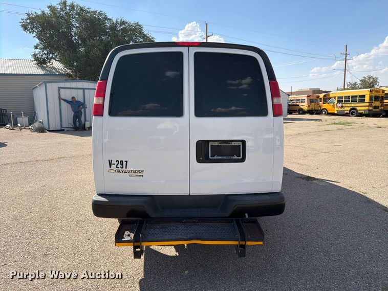 image for item DV8604 2015 Chevrolet Express 3500 van