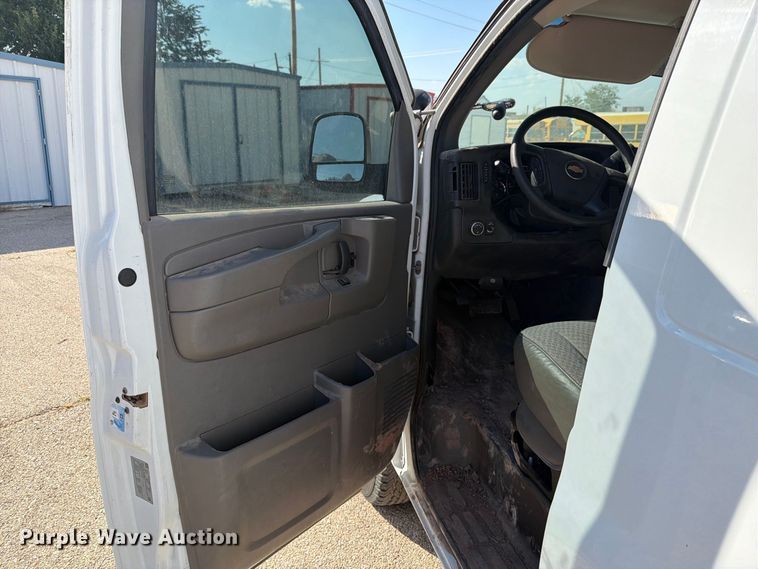 image for item DV8604 2015 Chevrolet Express 3500 van