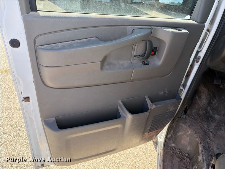image for item DV8604 2015 Chevrolet Express 3500 van