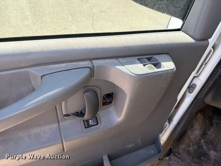 image for item DV8604 2015 Chevrolet Express 3500 van