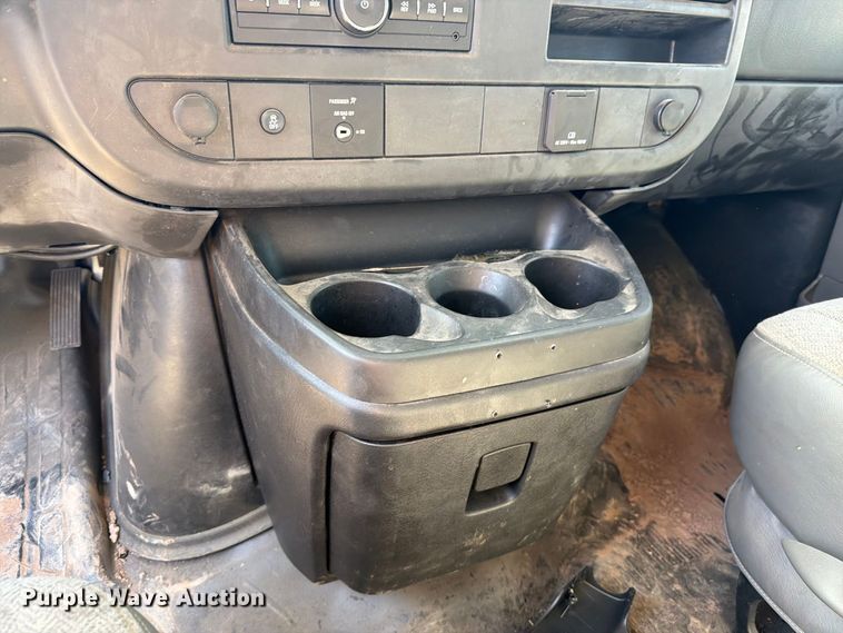image for item DV8604 2015 Chevrolet Express 3500 van