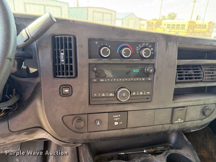 image for item DV8604 2015 Chevrolet Express 3500 van