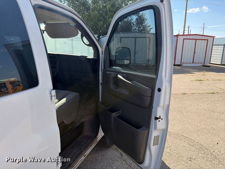 image for item DV8604 2015 Chevrolet Express 3500 van