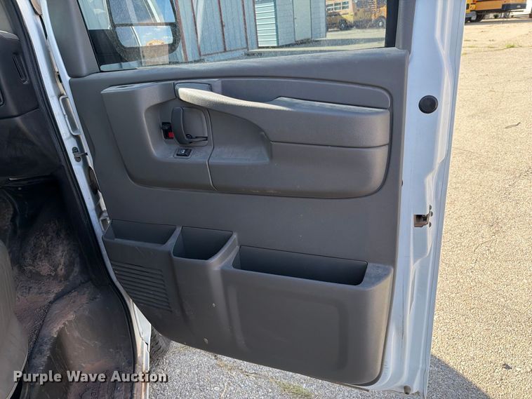 image for item DV8604 2015 Chevrolet Express 3500 van