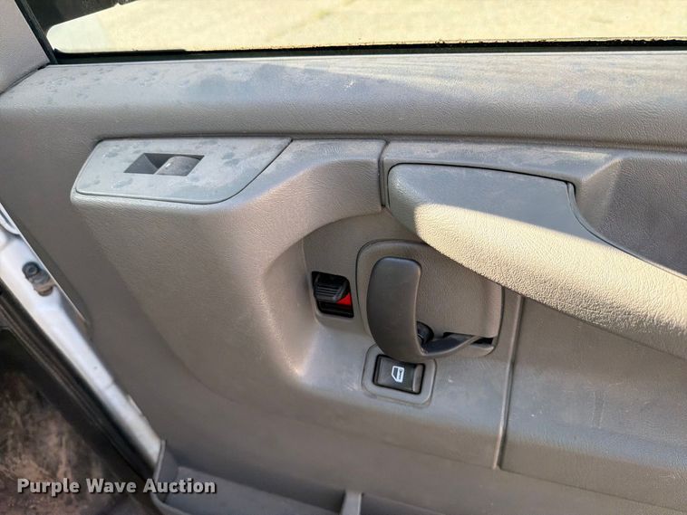 image for item DV8604 2015 Chevrolet Express 3500 van