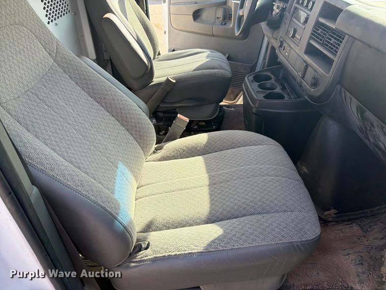 image for item DV8604 2015 Chevrolet Express 3500 van