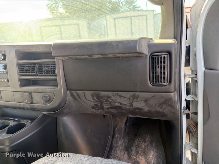 image for item DV8604 2015 Chevrolet Express 3500 van