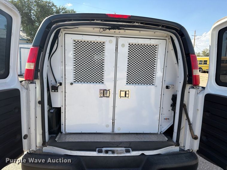 image for item DV8604 2015 Chevrolet Express 3500 van