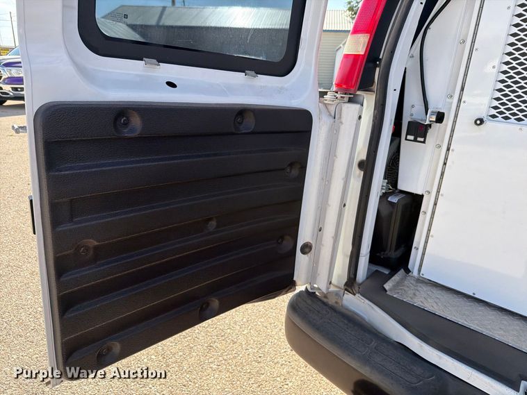 image for item DV8604 2015 Chevrolet Express 3500 van