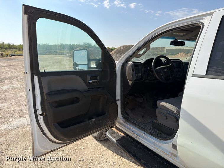 image for item DV8608 2017 Chevrolet Silverado 2500 Crew Cab pickup truck