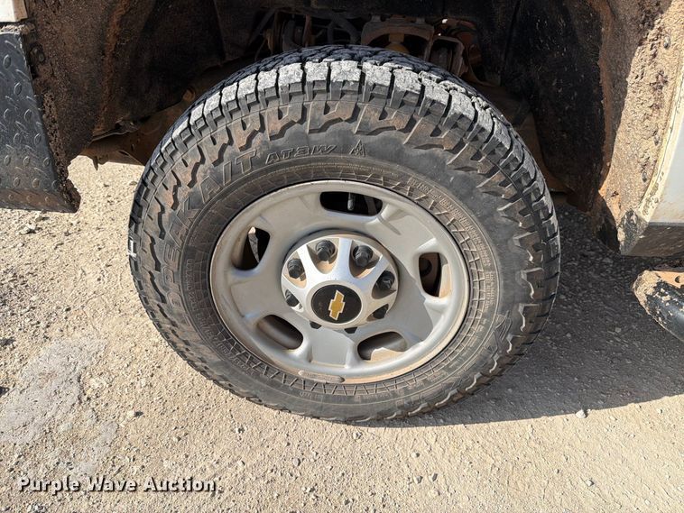 image for item DV8608 2017 Chevrolet Silverado 2500 Crew Cab pickup truck