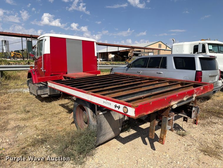 image for item DV8610 1994 Freightliner FL60 flatbed truck