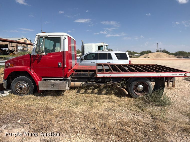image for item DV8610 1994 Freightliner FL60 flatbed truck