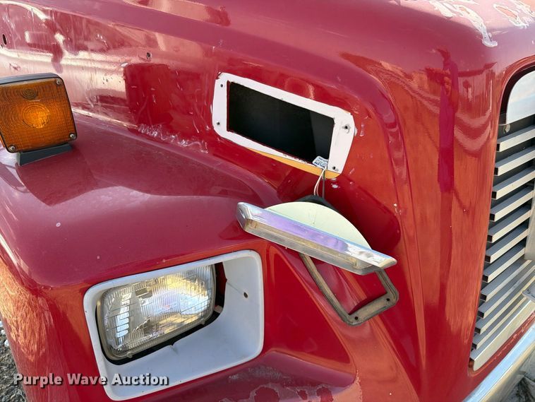 image for item DV8610 1994 Freightliner FL60 flatbed truck