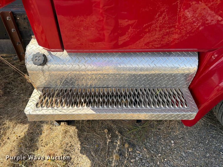 image for item DV8610 1994 Freightliner FL60 flatbed truck