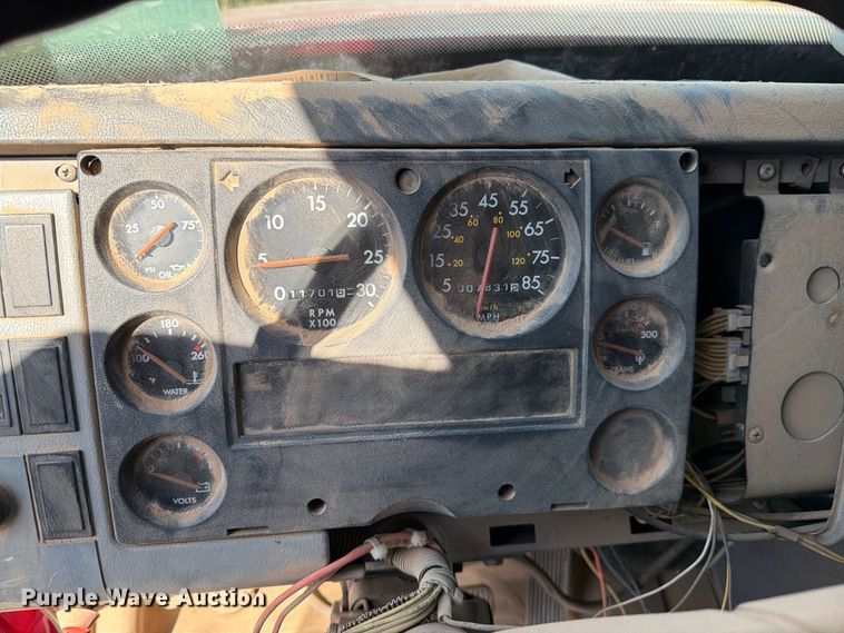 image for item DV8610 1994 Freightliner FL60 flatbed truck