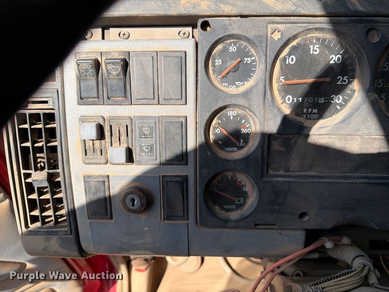 image for item DV8610 1994 Freightliner FL60 flatbed truck