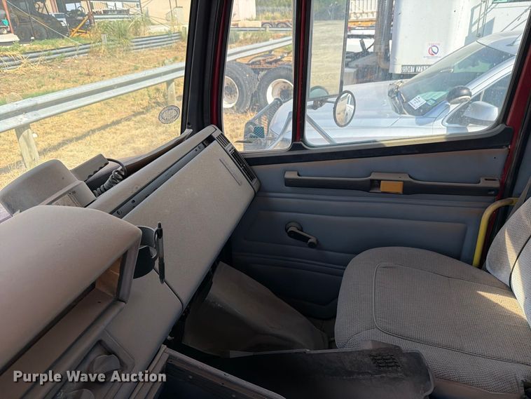 image for item DV8610 1994 Freightliner FL60 flatbed truck