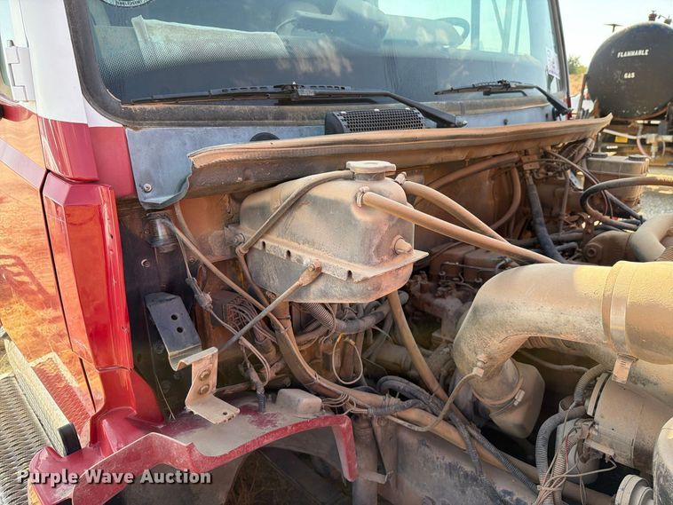 image for item DV8610 1994 Freightliner FL60 flatbed truck