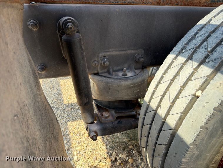 image for item DV8610 1994 Freightliner FL60 flatbed truck