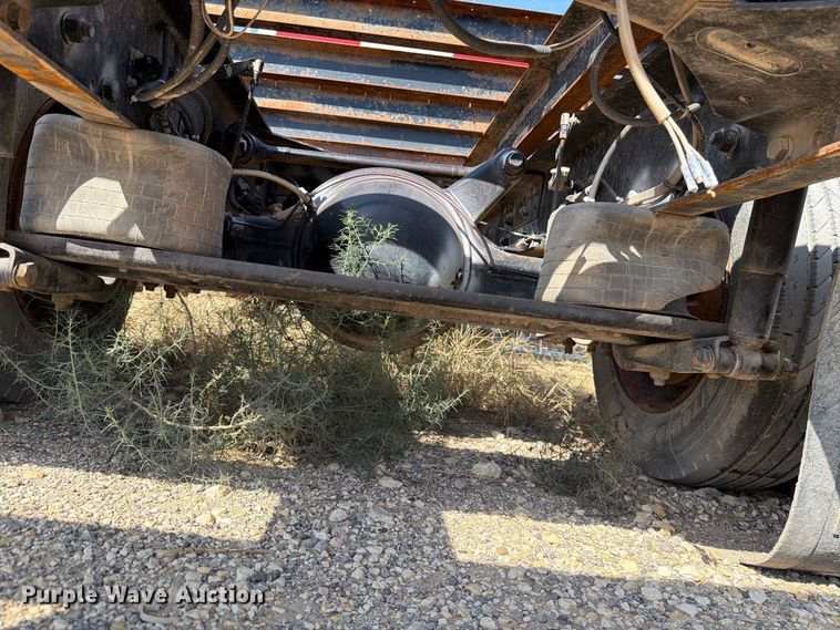 image for item DV8610 1994 Freightliner FL60 flatbed truck