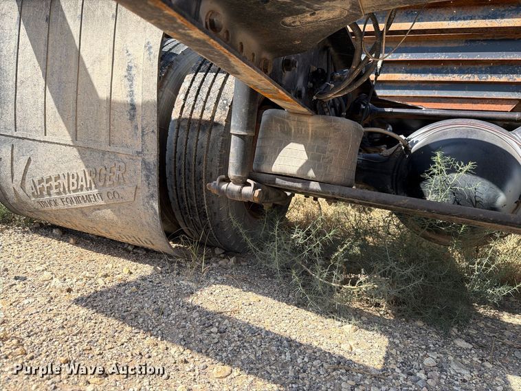 image for item DV8610 1994 Freightliner FL60 flatbed truck