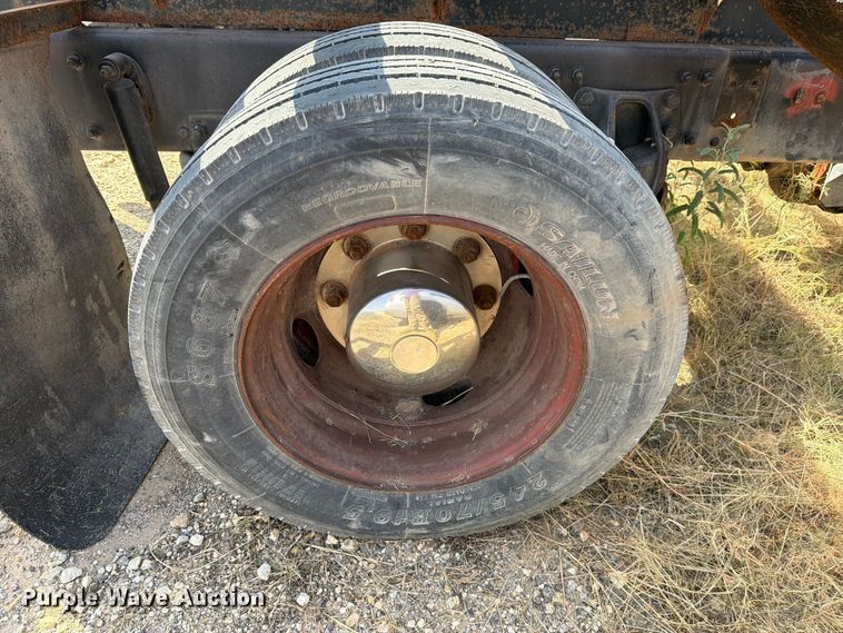 image for item DV8610 1994 Freightliner FL60 flatbed truck