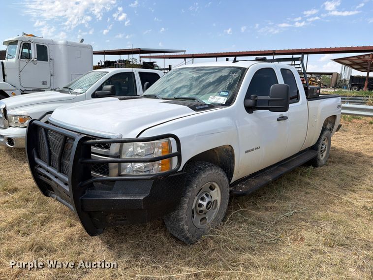 2013 Chevrolet Silverado 2500 Ext. Cab pickup truck