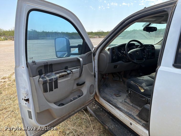 image for item DV8613 2013 Chevrolet Silverado 2500 Ext. Cab pickup truck