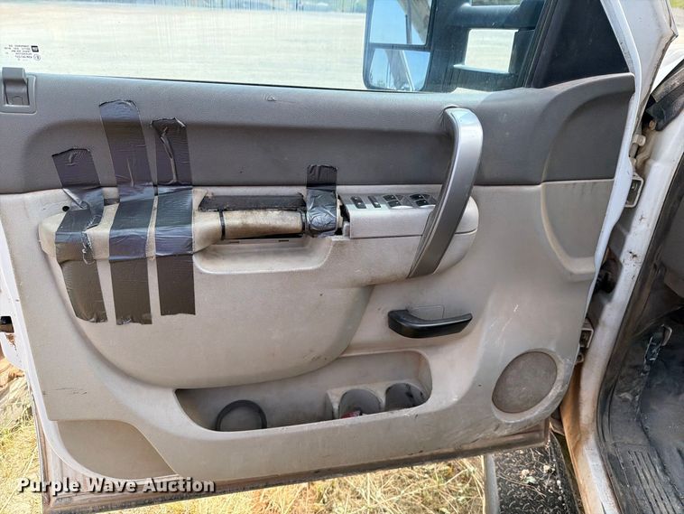 image for item DV8613 2013 Chevrolet Silverado 2500 Ext. Cab pickup truck