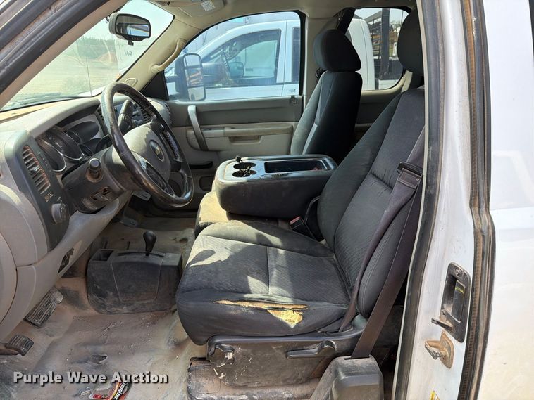 image for item DV8613 2013 Chevrolet Silverado 2500 Ext. Cab pickup truck