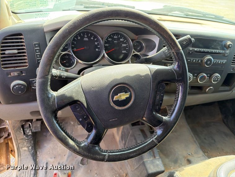image for item DV8613 2013 Chevrolet Silverado 2500 Ext. Cab pickup truck