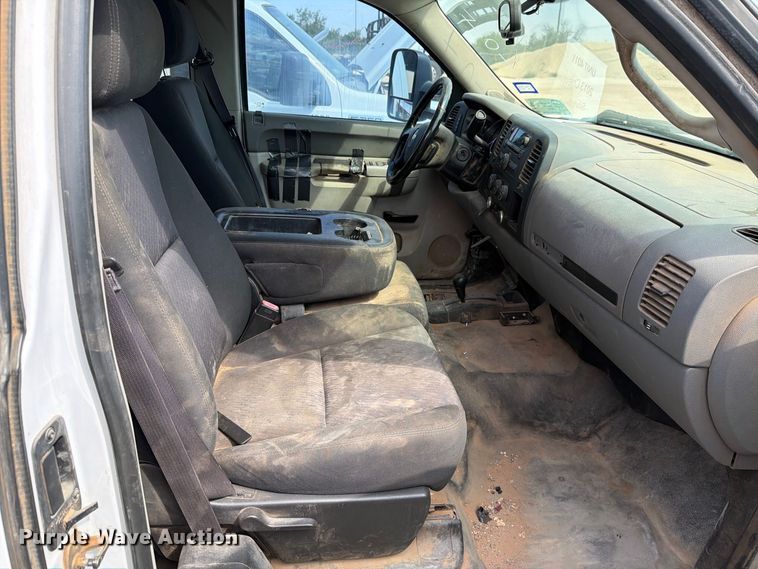 image for item DV8613 2013 Chevrolet Silverado 2500 Ext. Cab pickup truck
