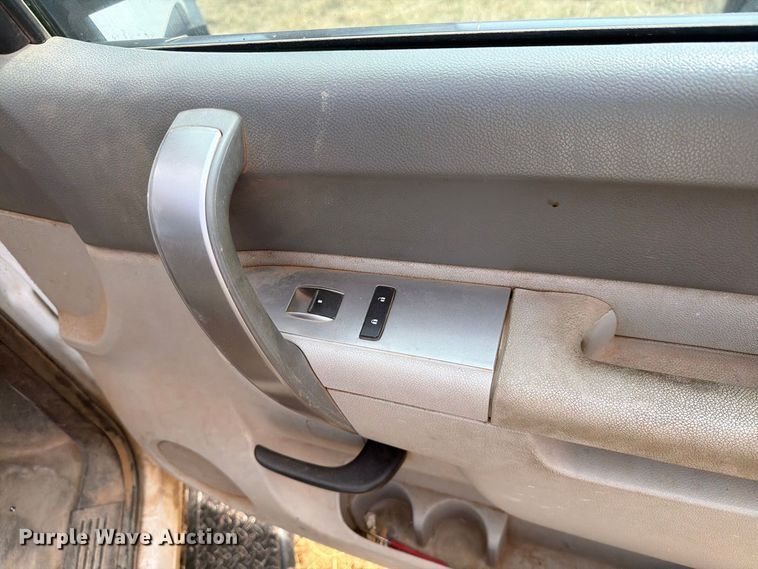 image for item DV8613 2013 Chevrolet Silverado 2500 Ext. Cab pickup truck