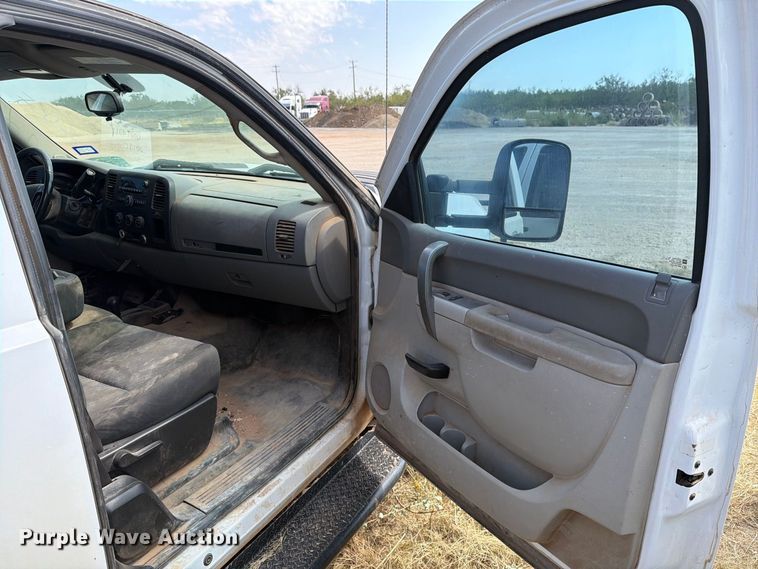 image for item DV8613 2013 Chevrolet Silverado 2500 Ext. Cab pickup truck