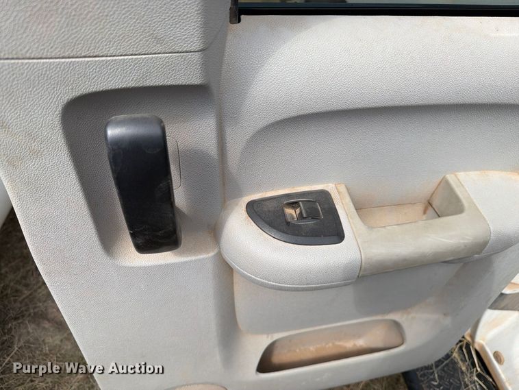 image for item DV8613 2013 Chevrolet Silverado 2500 Ext. Cab pickup truck