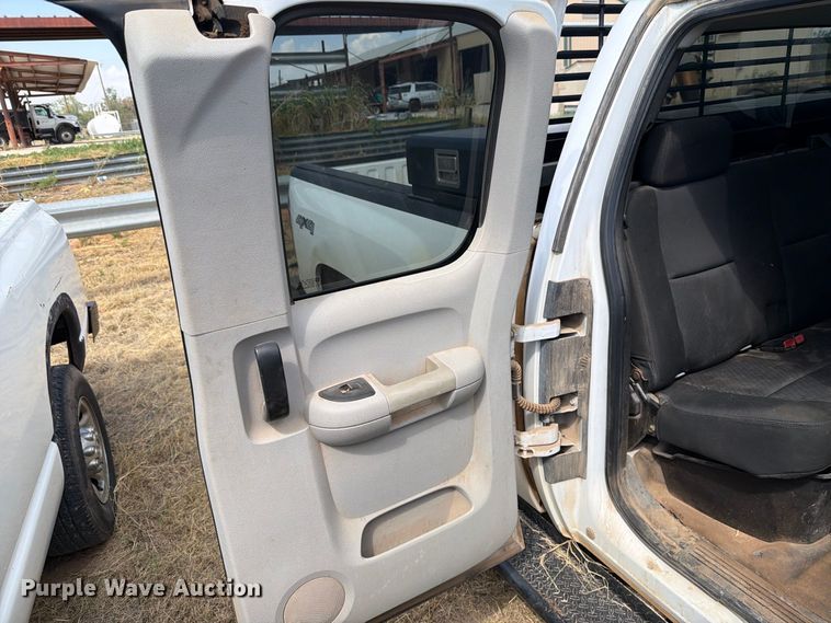 image for item DV8613 2013 Chevrolet Silverado 2500 Ext. Cab pickup truck