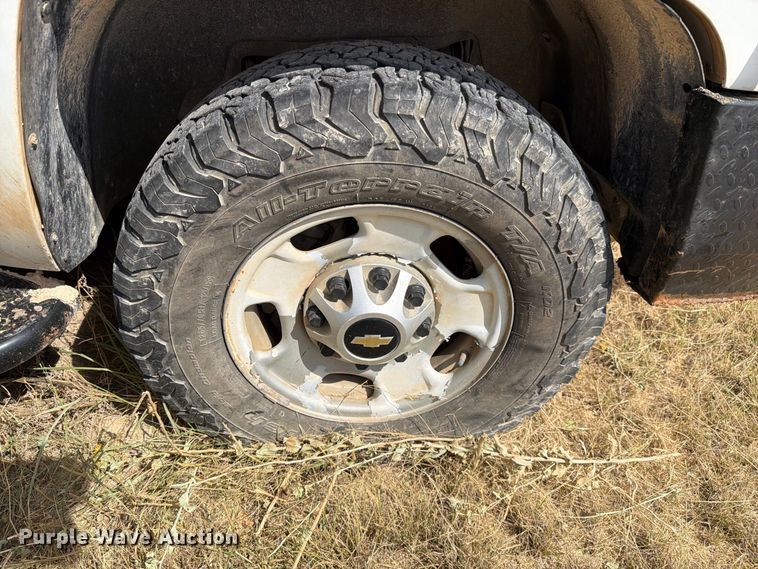 image for item DV8613 2013 Chevrolet Silverado 2500 Ext. Cab pickup truck