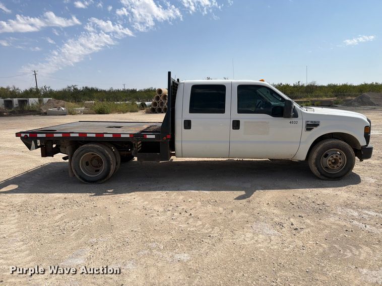 image for item DV8614 2009 Ford F350 Super Duty Crew Cab flatbed pickup truck