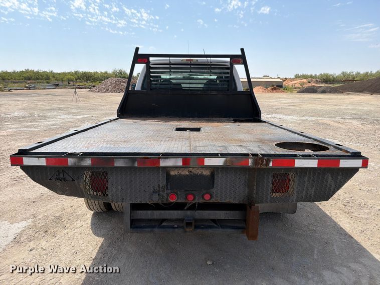 image for item DV8614 2009 Ford F350 Super Duty Crew Cab flatbed pickup truck